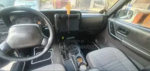 Jeep Cherokee 2001 White