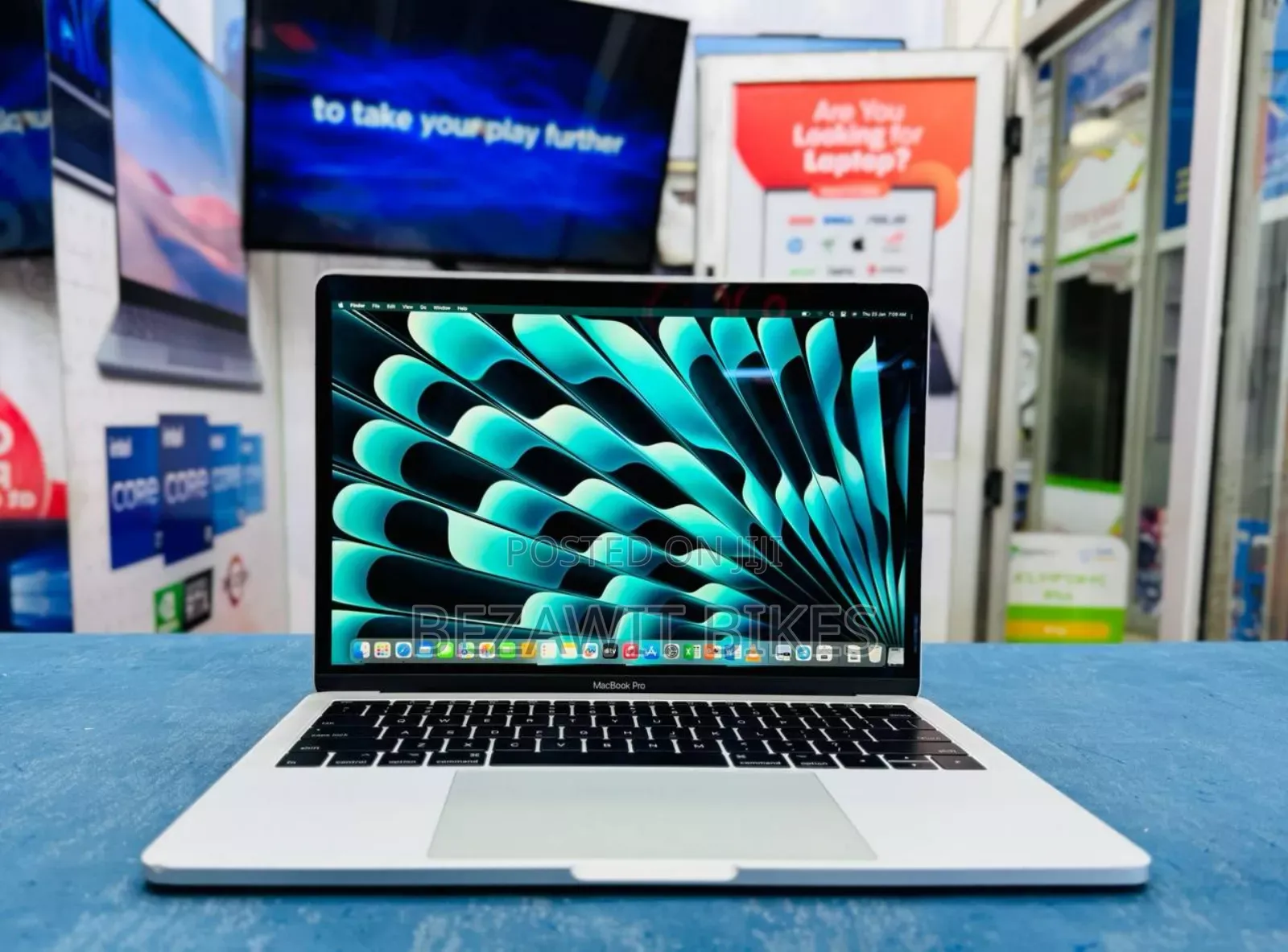 New Laptop Apple MacBook Pro 2017 8GB Intel Core I5 SSD 256GB