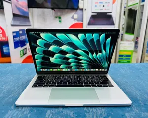 New Laptop Apple MacBook Pro 2017 8GB Intel Core I5 SSD 256GB