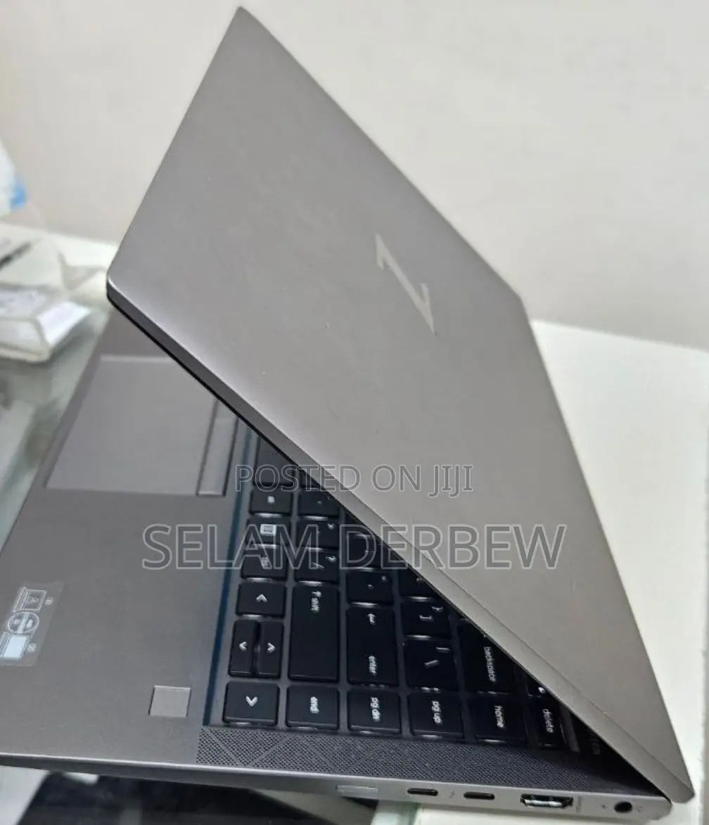 New Laptop HP ZBook Firefly 14 G7 16GB Intel Core I7 SSD 512GB