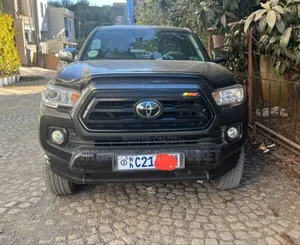 Photo - Toyota Tacoma 2022 Gray