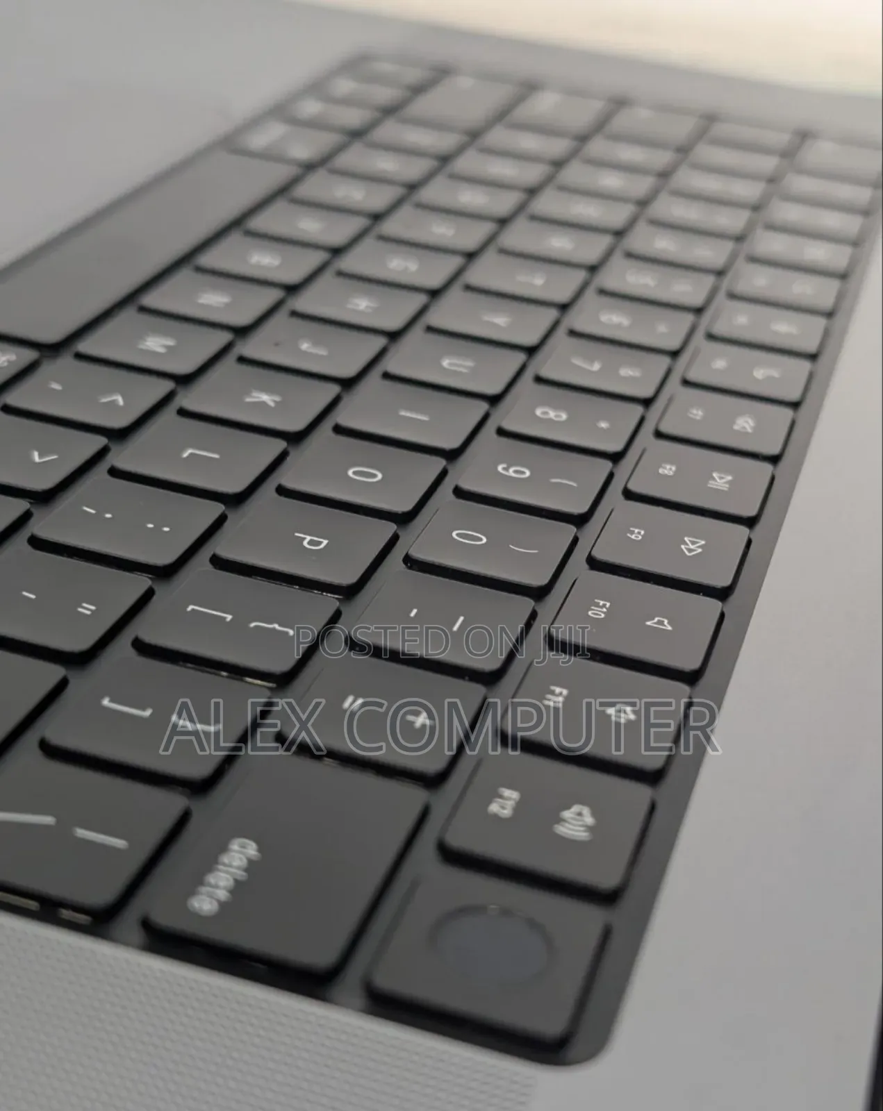 New Laptop Apple MacBook Pro M1 16GB Apple M1 Pro SSD 1T