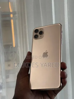 Photo - New Apple iPhone 11 Pro Max 64 GB Gold
