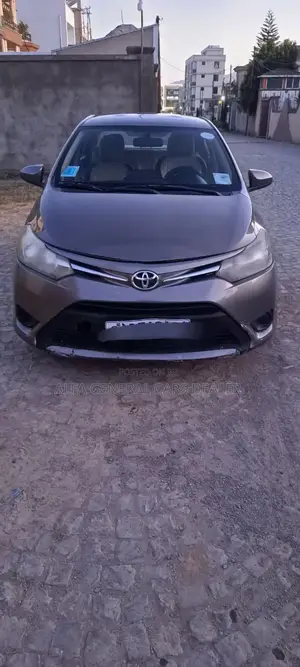 Photo - Toyota Corolla 2015 Brown