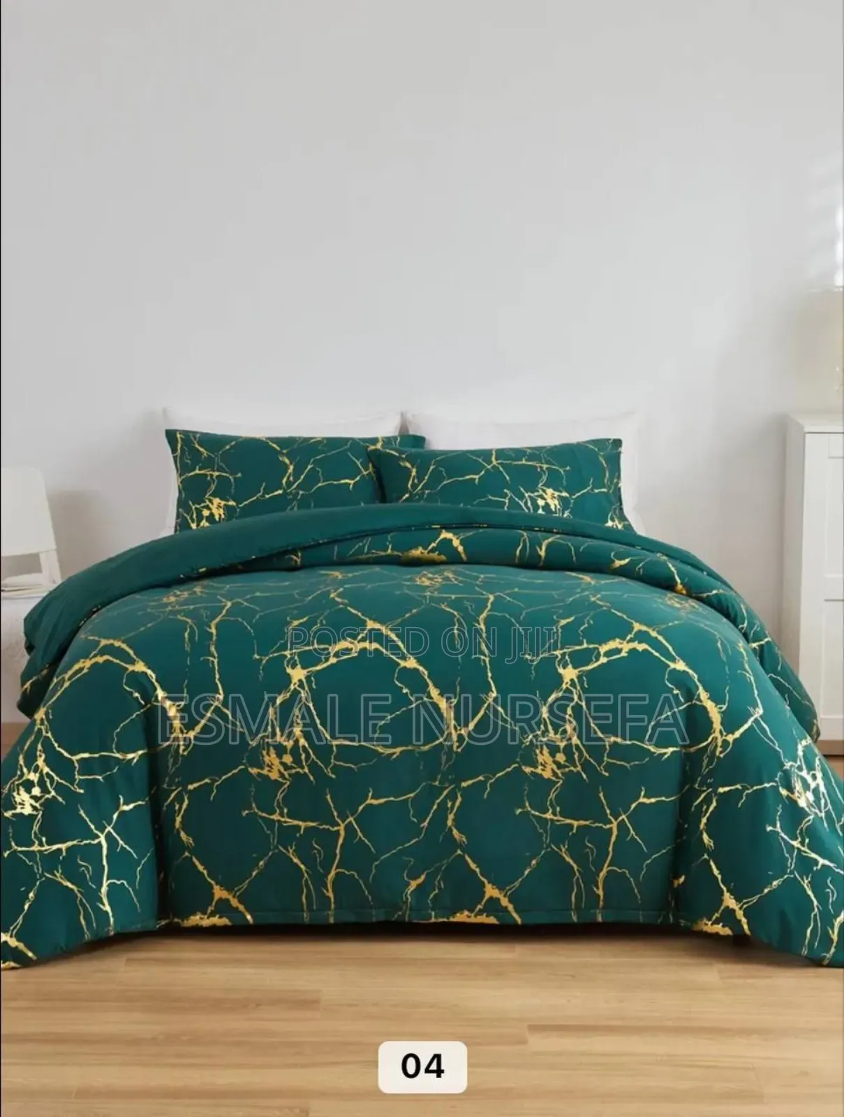 Bed Comfort Green Golden Strip