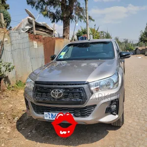 Toyota Hilux 2020 Brown