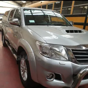 Photo - Toyota Hilux 2013 Gold