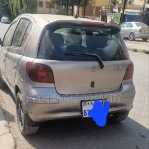 Toyota Vitz 2004 Silver