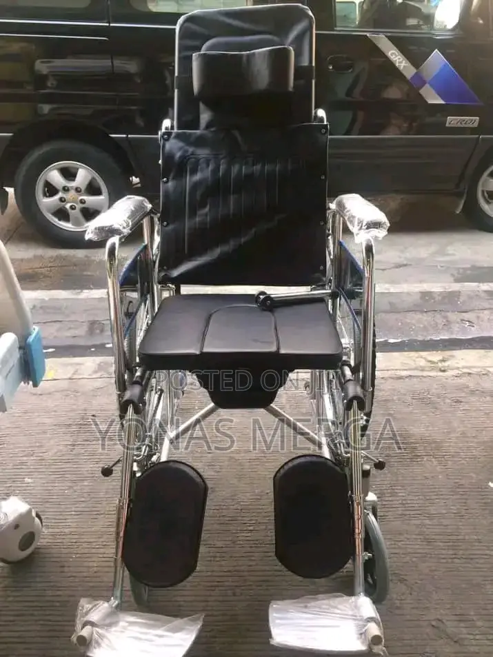 Popo Wheelchair惱24”Solid Wheel for Durability
8” PVC Castor