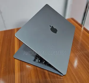 New Laptop Apple MacBook Air 2022 M2 8GB Apple M2 SSD 256GB