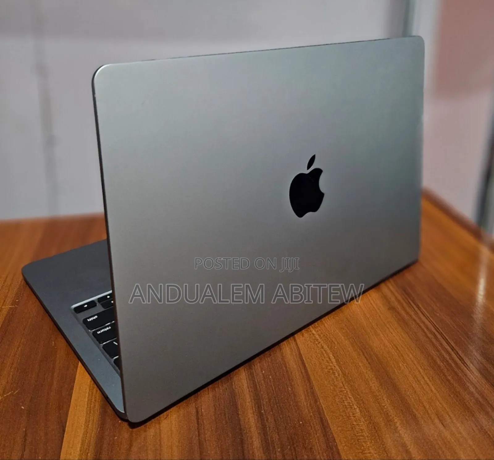 New Laptop Apple MacBook Air 2022 M2 8GB Apple M2 SSD 256GB