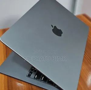 Photo - New Laptop Apple MacBook Pro 2022 M2 8GB Apple M2 SSD 256GB