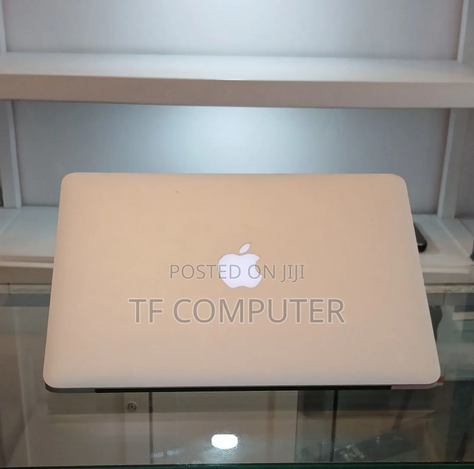 New Laptop Apple MacBook Pro 2015 8GB Intel Core I5 SSD 256GB