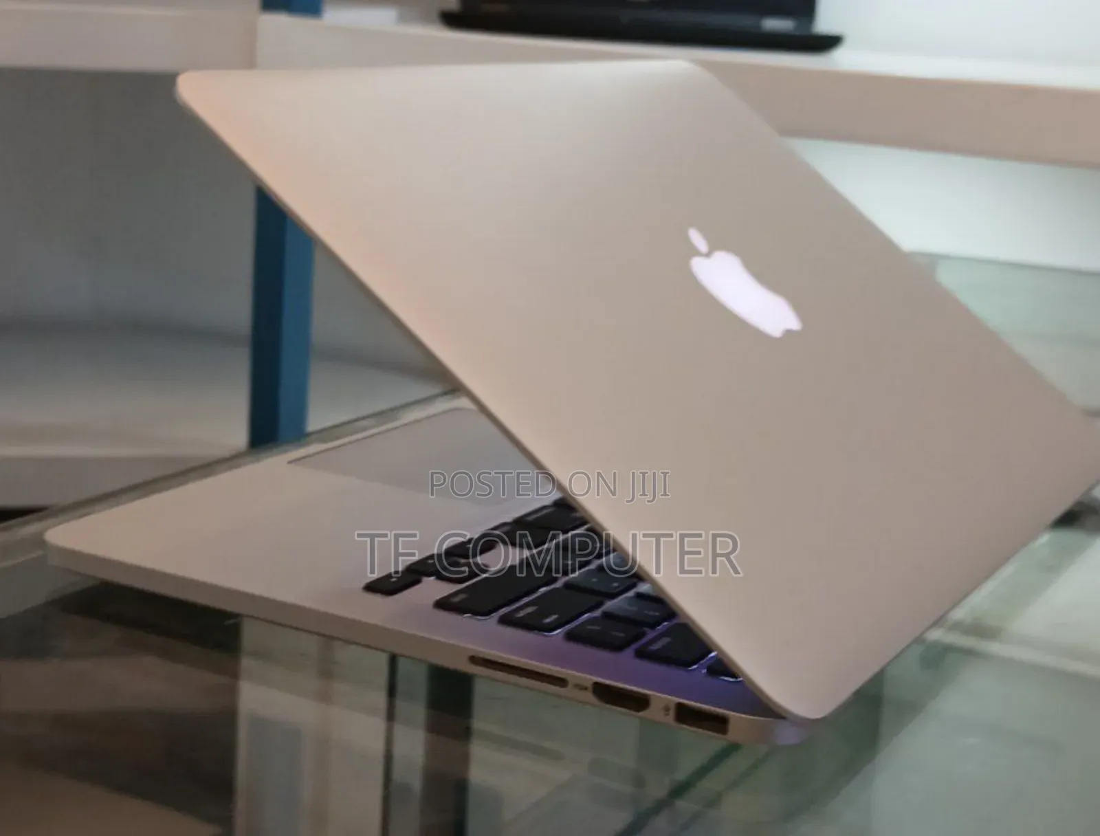 New Laptop Apple MacBook Pro 2015 8GB Intel Core I5 SSD 256GB