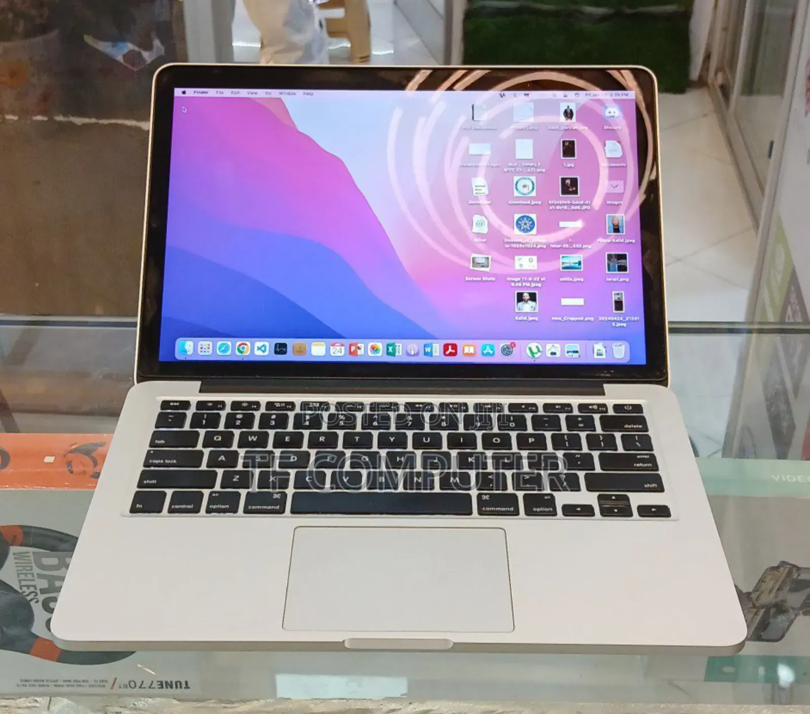 New Laptop Apple MacBook Pro 2015 8GB Intel Core I5 SSD 256GB