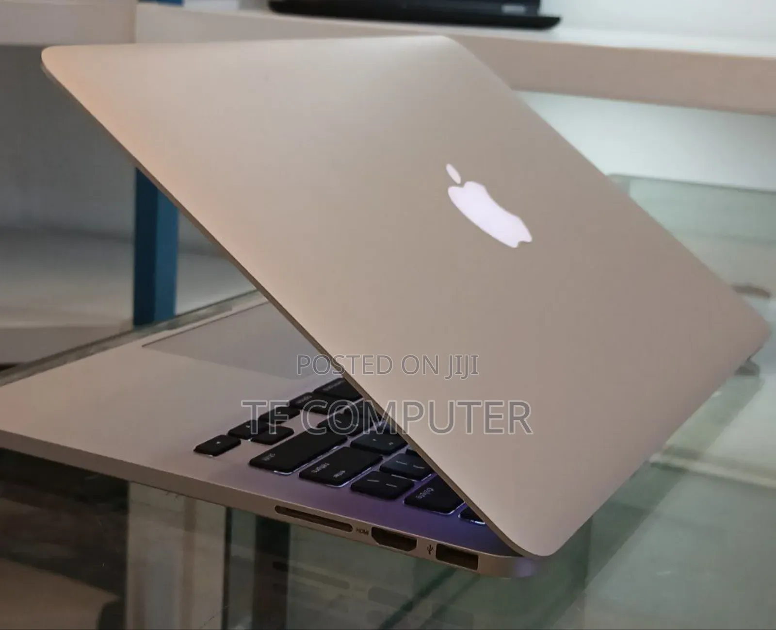 New Laptop Apple MacBook Pro 2015 8GB Intel Core I5 SSD 256GB