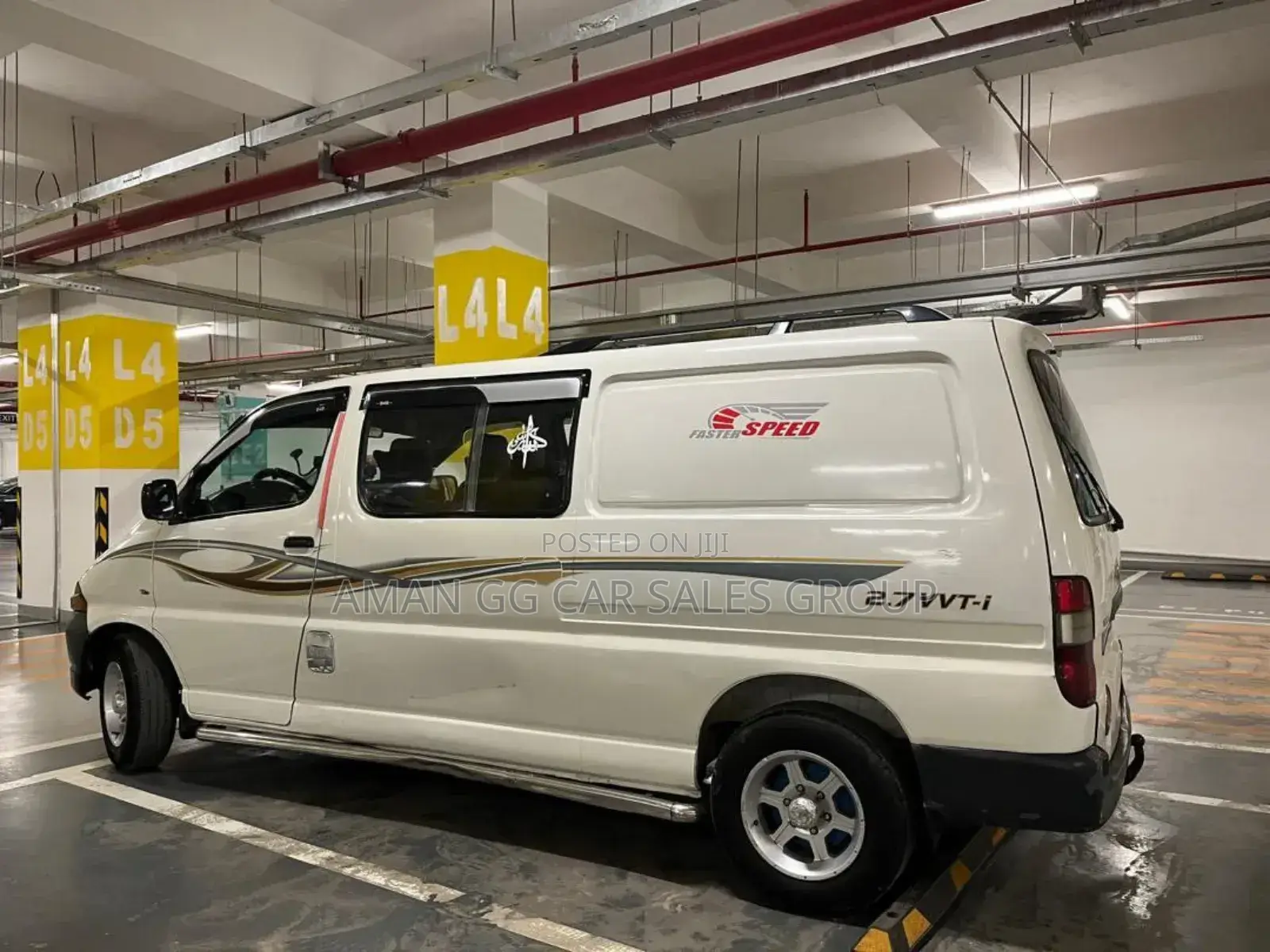 Toyota HiAce 2001 White