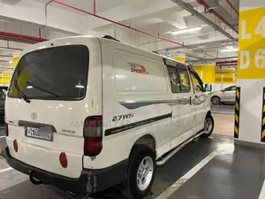 Toyota HiAce 2001 White