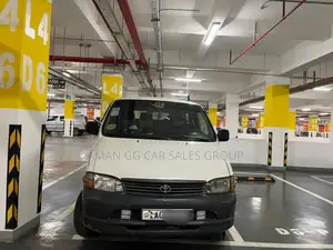 Toyota HiAce 2001 White