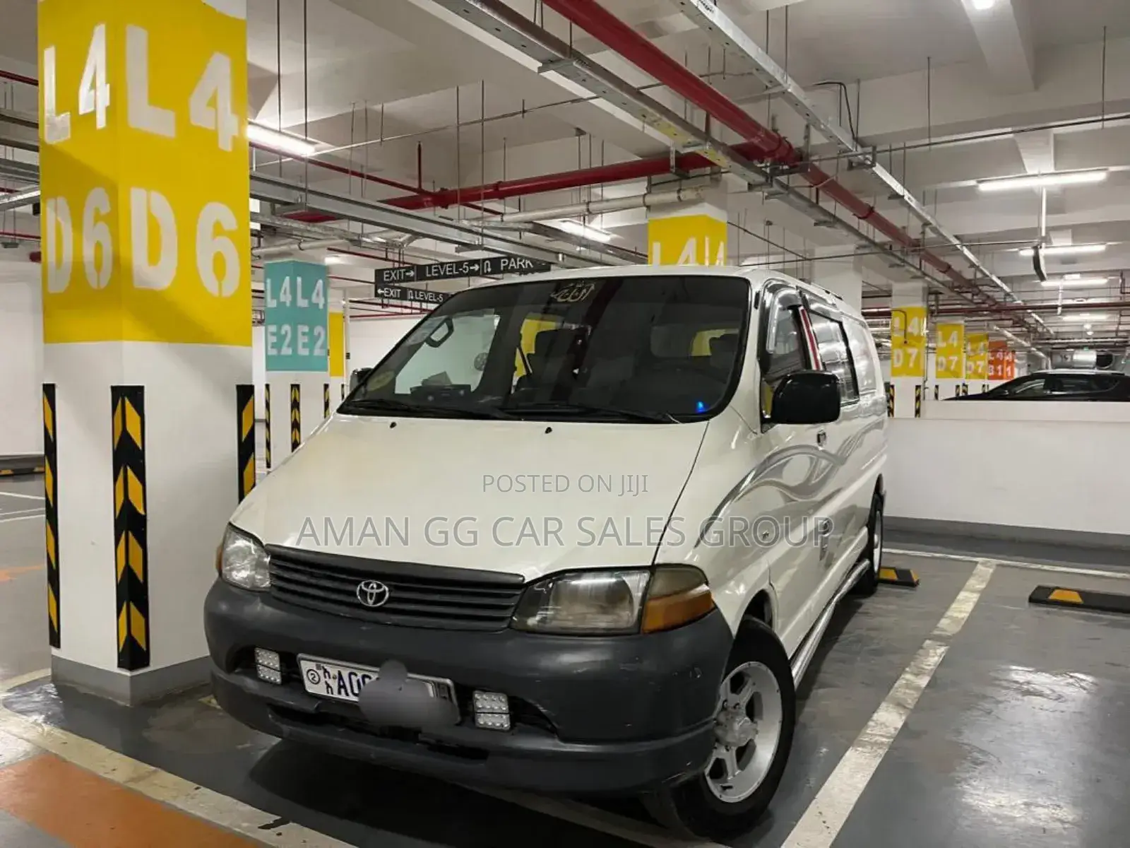 Toyota HiAce 2001 White