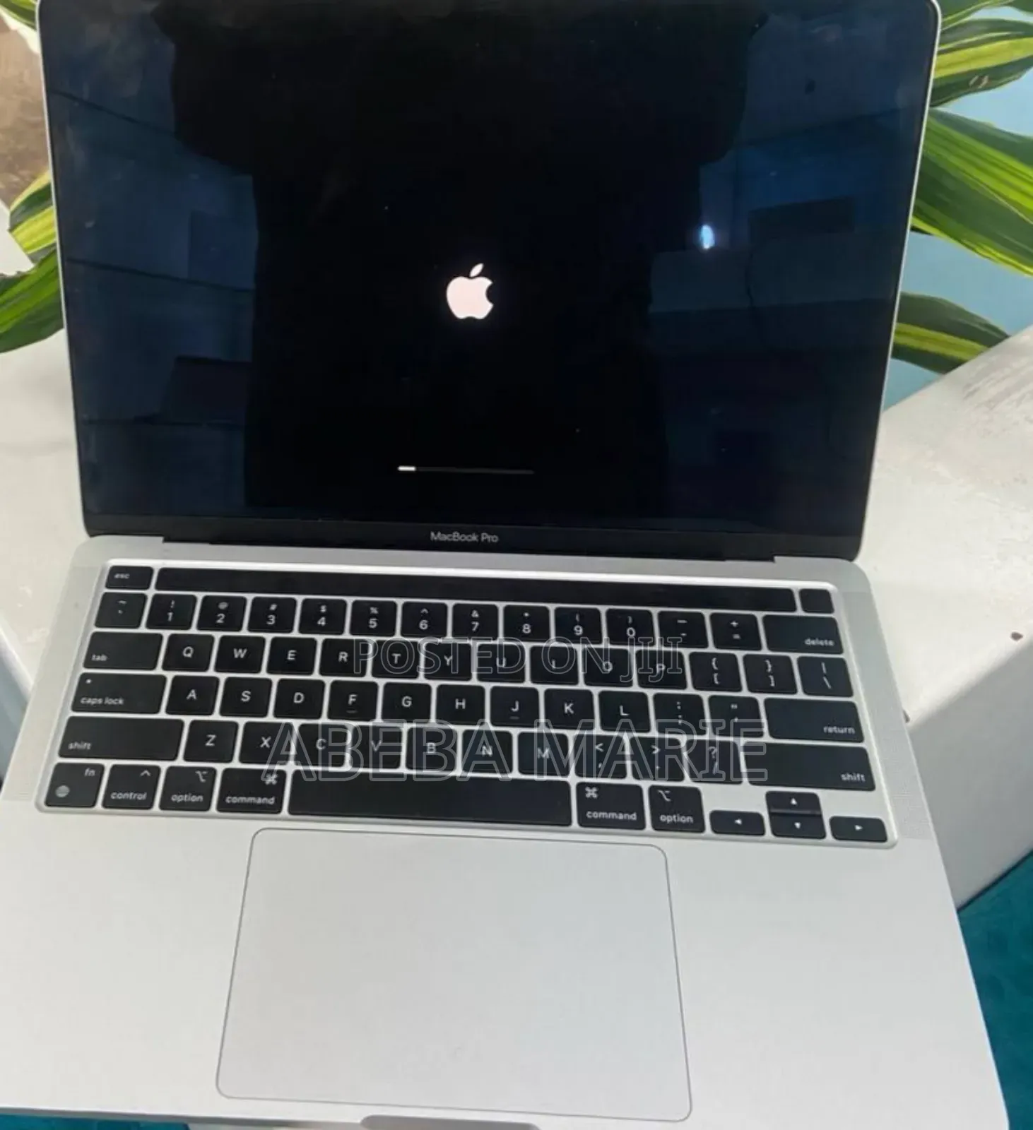 New Laptop Apple MacBook Pro 2022 M2 8GB Intel Core M2 SSD 512GB