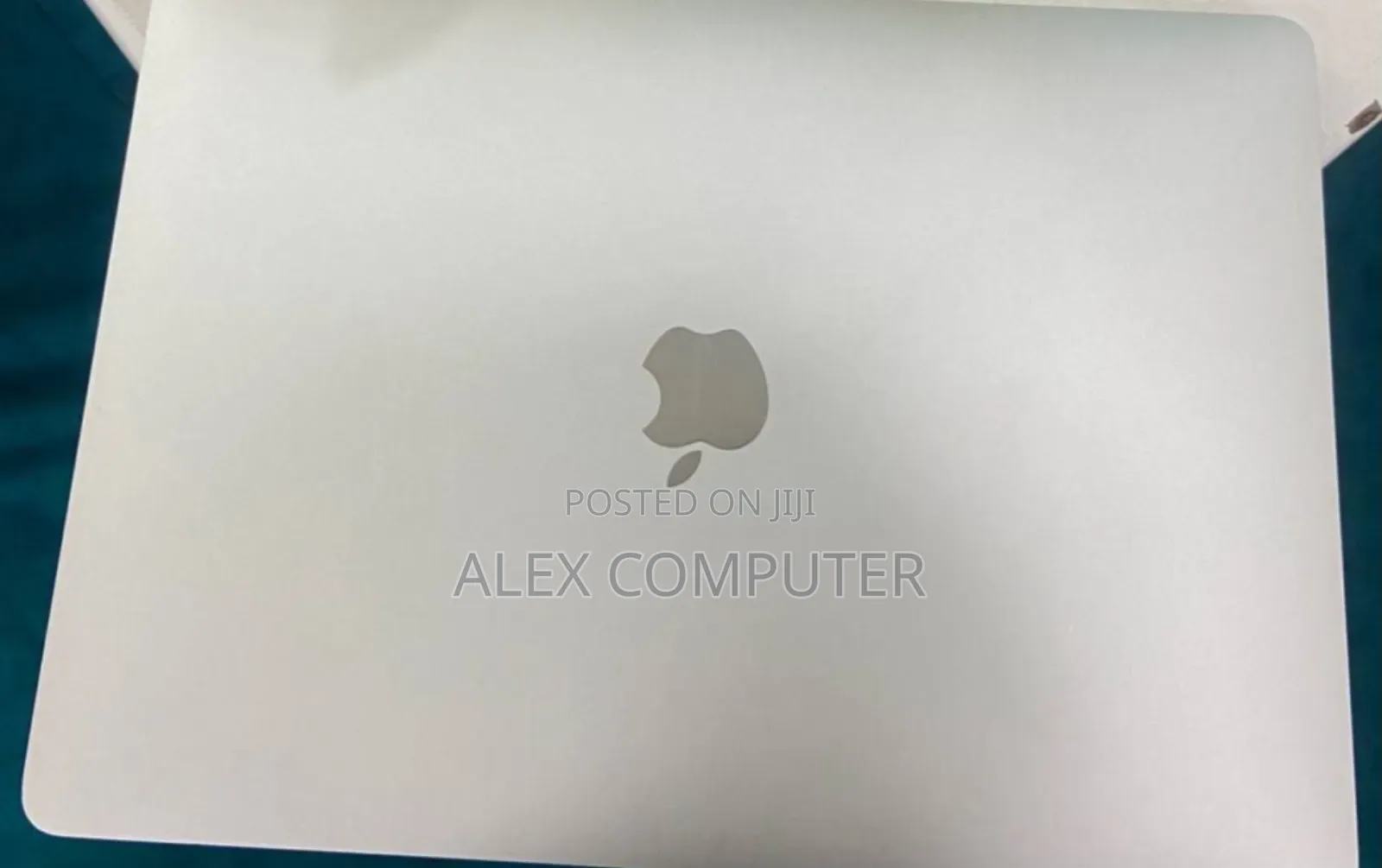 New Laptop Apple MacBook Pro 2022 M2 8GB Apple M2 SSD 512GB