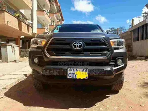 Photo - Toyota Tacoma SR5 2017 Gray