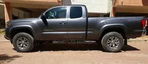Toyota Tacoma SR5 2017 Gray