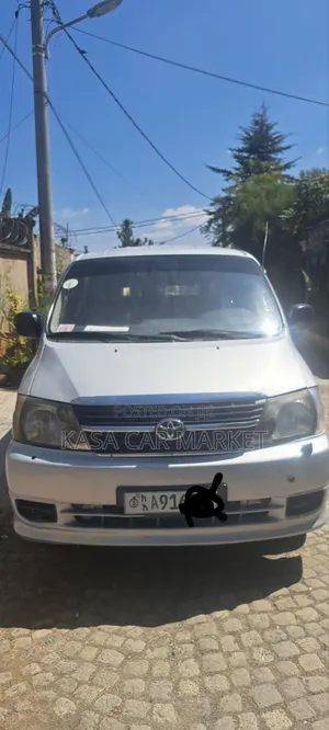 Photo - Toyota Grand HiAce 2011 Silver