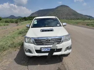 Photo - Toyota Hilux 2014 White