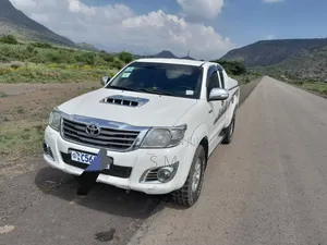 Toyota Hilux 2014 White