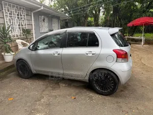 Toyota Yaris 2012 Gray