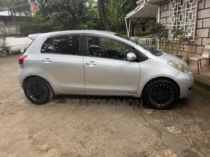 Toyota Yaris 2012 Gray