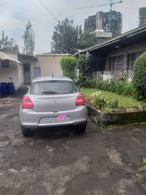 Suzuki Swift 2022 Silver