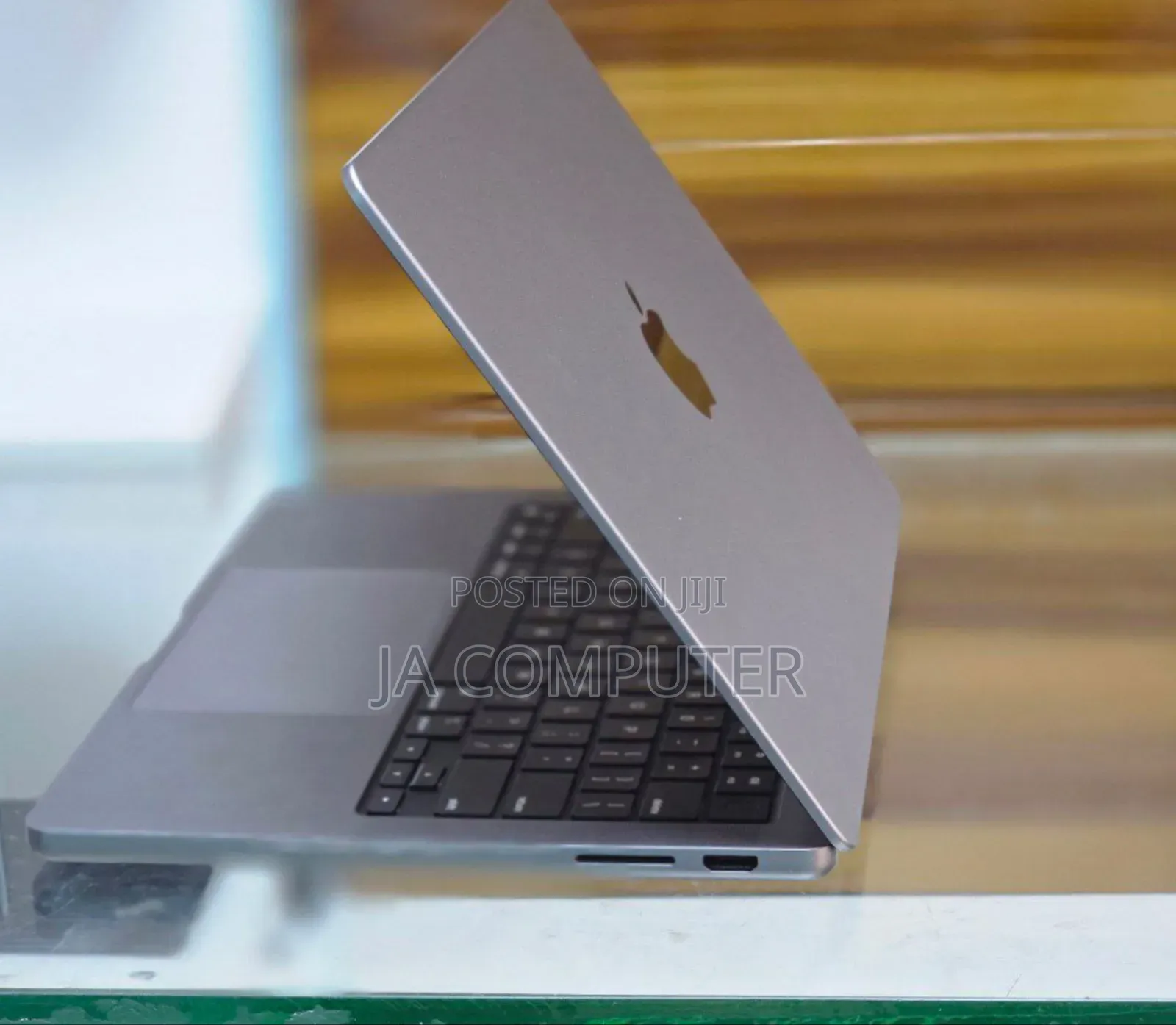 New Apple MacBook Pro 2023 M3 14-Inch 16GB Apple M3 Pro SSD 512GB