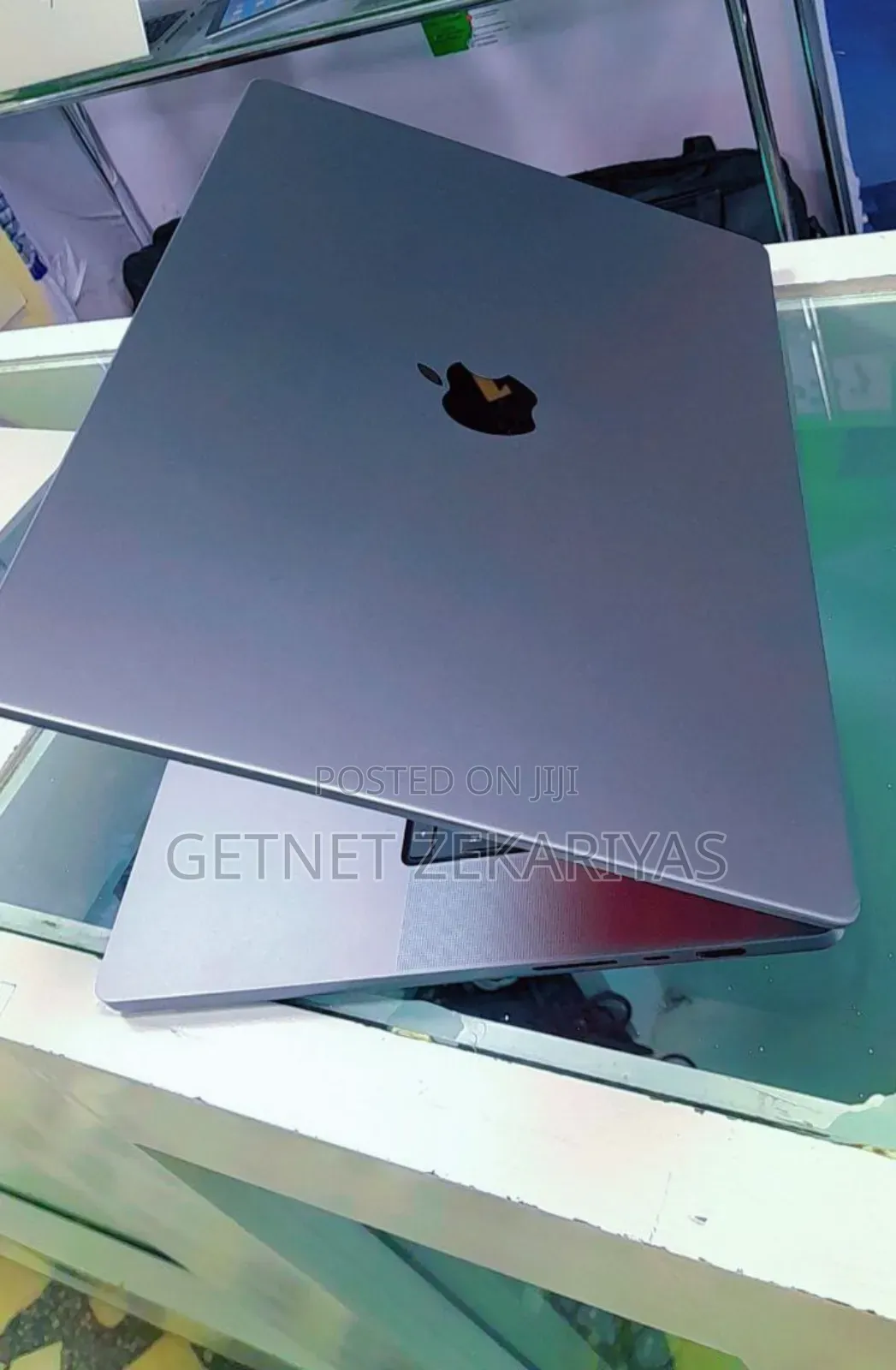 New Laptop Apple MacBook Pro M1 16GB Apple M1 Pro SSD 1T