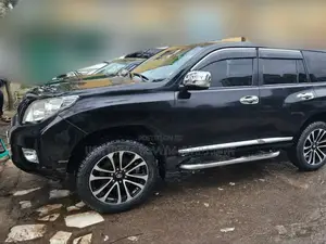 Toyota Land Cruiser Prado 2012 Gray