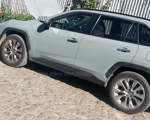 Toyota RAV4 2021 Blue