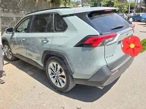 Toyota RAV4 2021 Blue