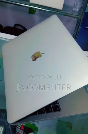 New Laptop Apple MacBook Pro 2020 M1 16GB Apple M1 Pro SSD 256GB