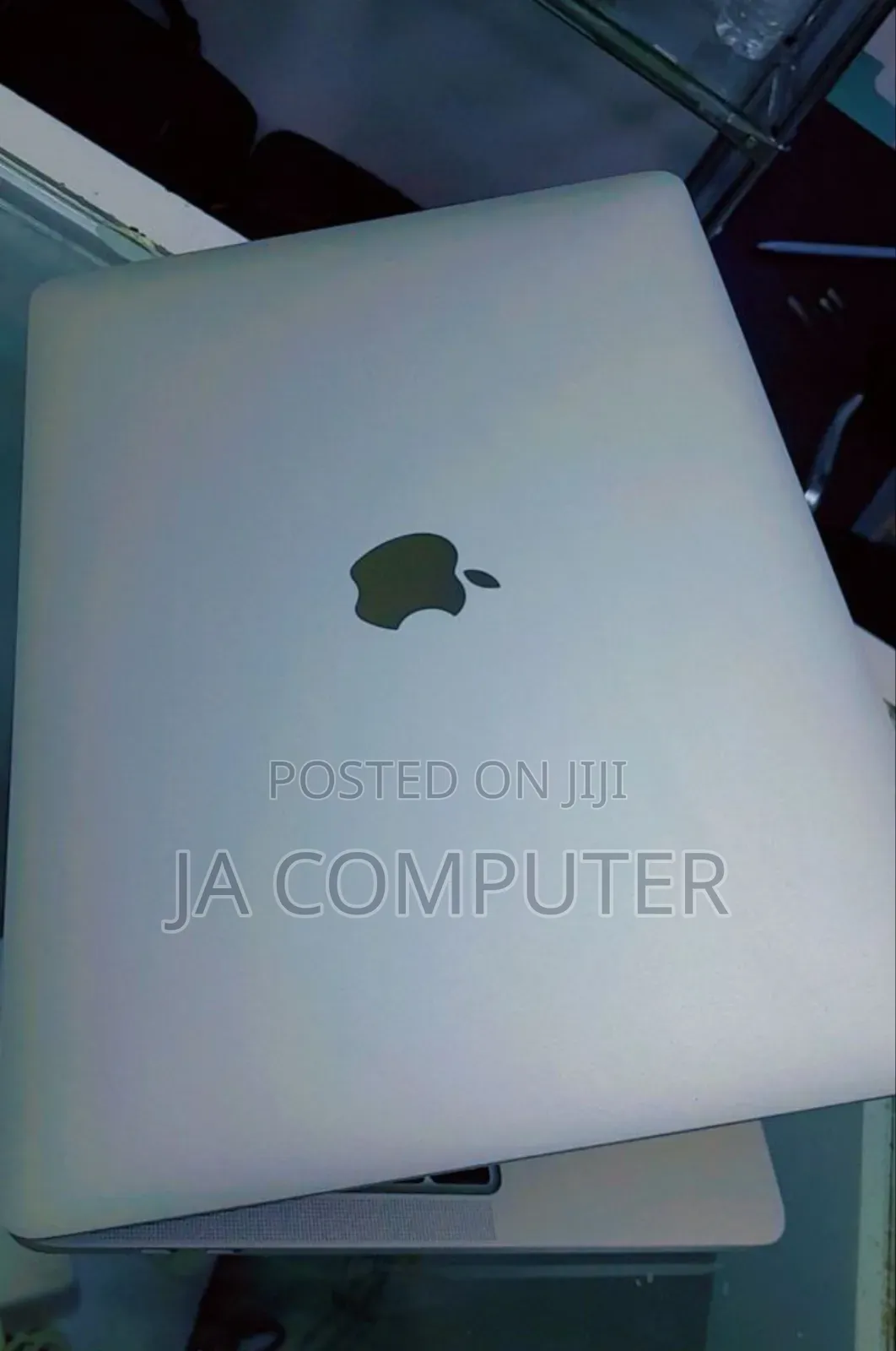 New Laptop Apple MacBook Pro 2020 M1 16GB Apple M1 Pro SSD 256GB