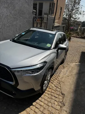 Photo - Toyota Corolla Cross 2023 Silver