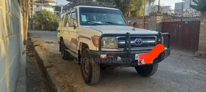 Photo - Toyota Land Cruiser 2010 White