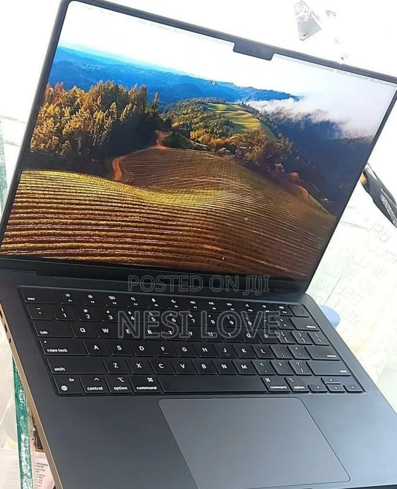 New Laptop Apple MacBook Pro 2023 M3 14-Inch 18GB SSD 512GB