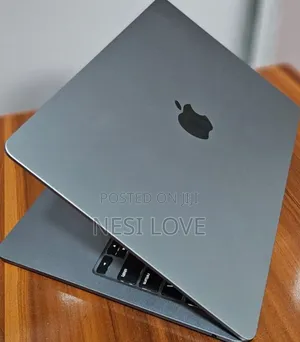 New Laptop Apple MacBook Air 2022 M2 8GB SSD 256GB