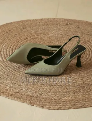 Photo - Medium Heel Size 37