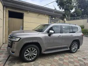 Photo - Toyota Land Cruiser 2022 Gray
