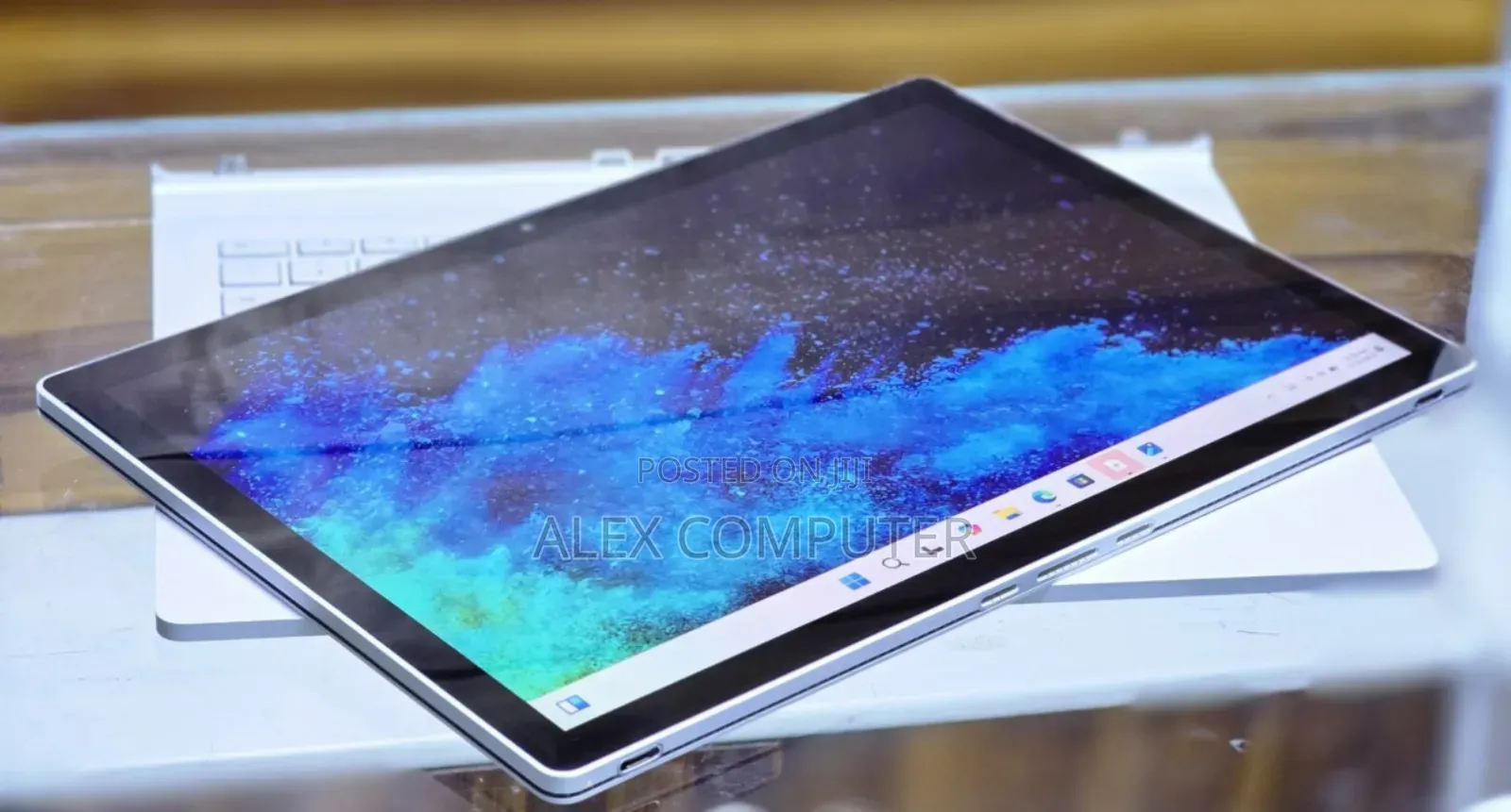 New Laptop Microsoft Surface Book 2 8GB Intel Core I5 SSD 256GB