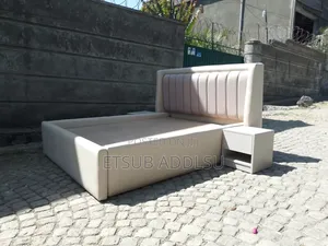 አልጋ በ ታፒሴሪ የተሰራ