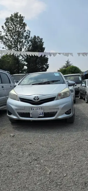 Toyota Yaris 2012 Silver